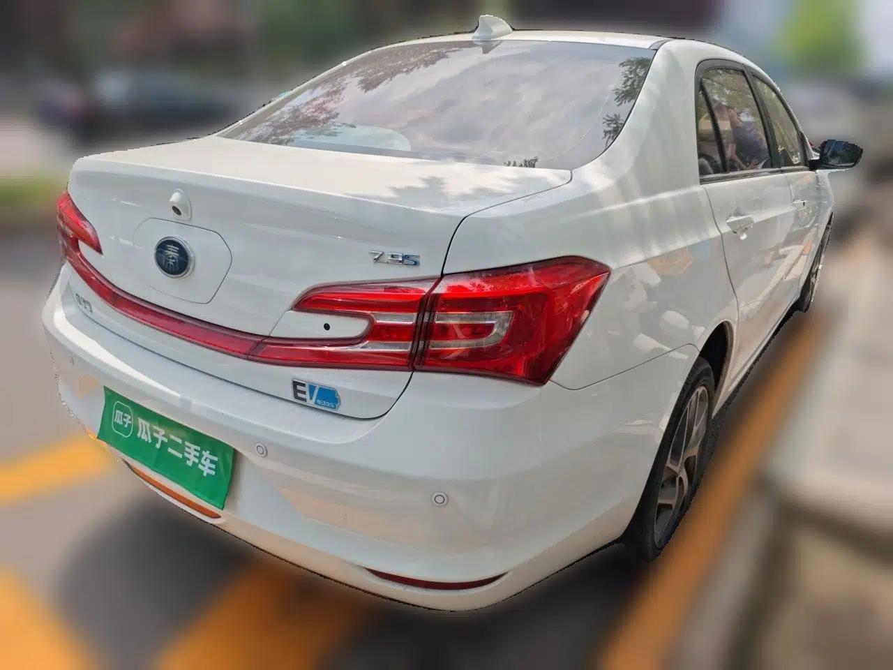 BYD Qin New Energy 2017 Qin EV300 Flagship Model — миниатюра 6