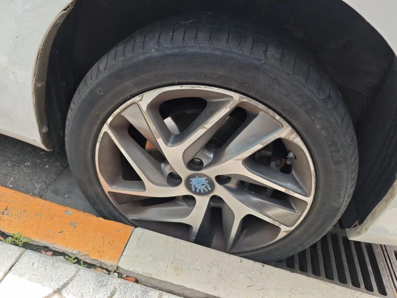 BYD Qin New Energy 2017 Qin EV300 Flagship Model — миниатюра 8