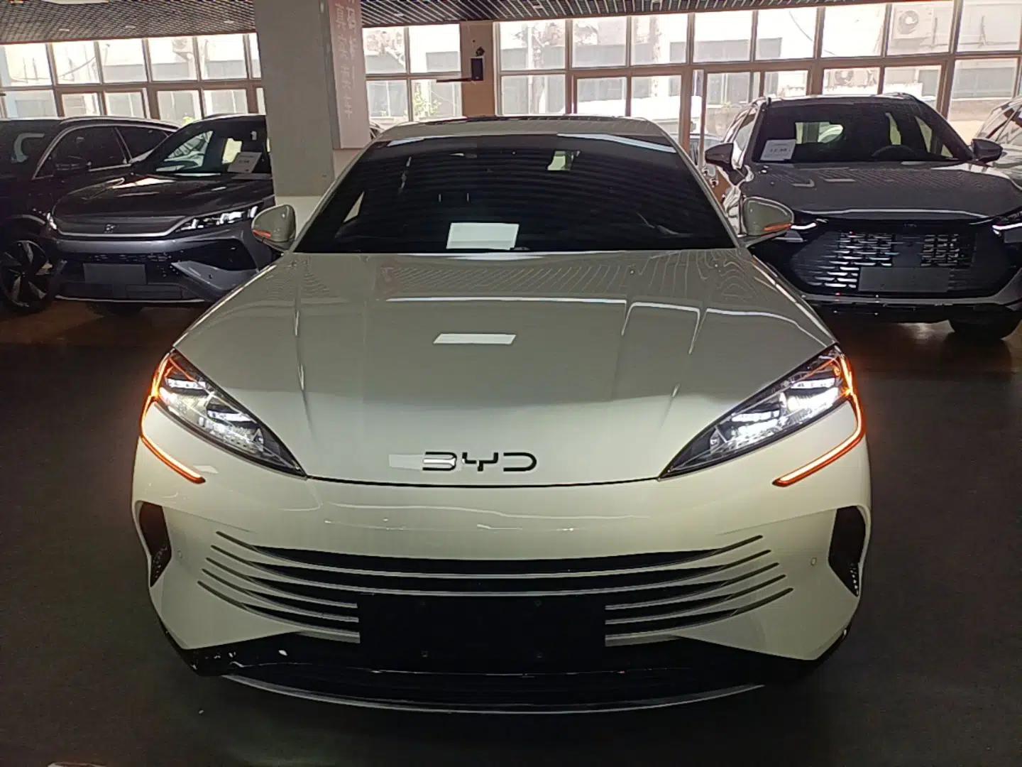 BYD Seal 07 DM-i 2025 Intelligent Driving Version DM-i 1.5L 125 km Prestige Edition — миниатюра 2