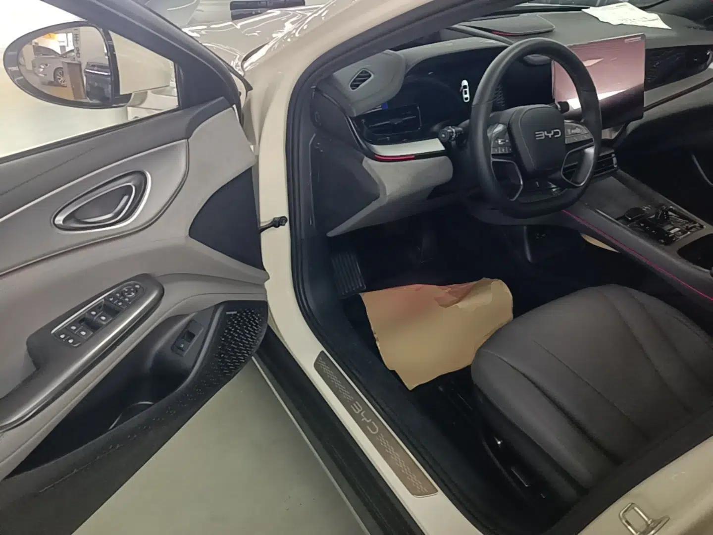 BYD Seal 07 DM-i 2025 Intelligent Driving Version DM-i 1.5L 125 km Prestige Edition — миниатюра 18