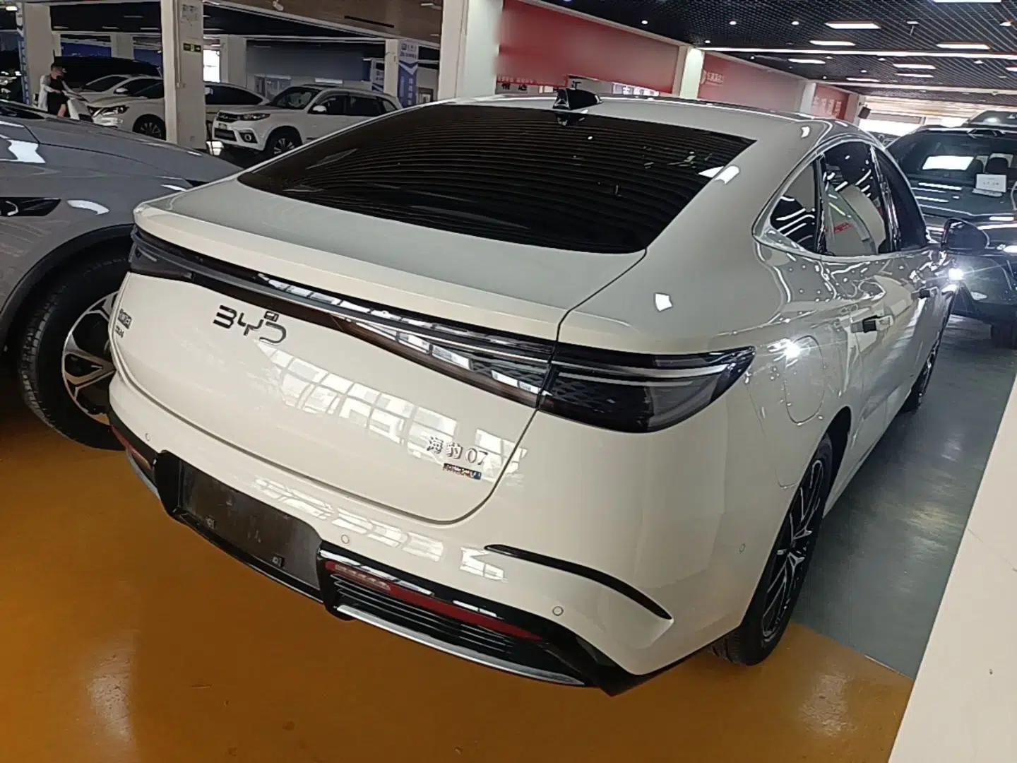 BYD Seal 07 DM-i 2025 Intelligent Driving Version DM-i 1.5L 125 km Prestige Edition — миниатюра 6