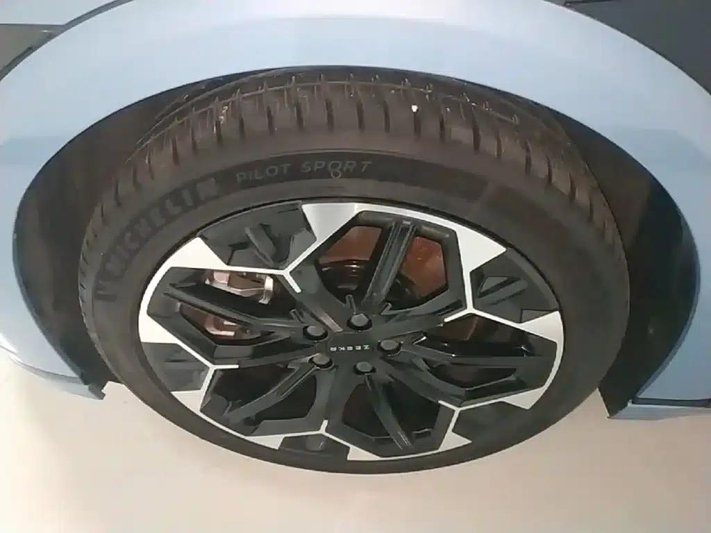Jike 007GT 2025 Rear-Wheel Drive Intelligent Driving Edition 75kWh — миниатюра 23