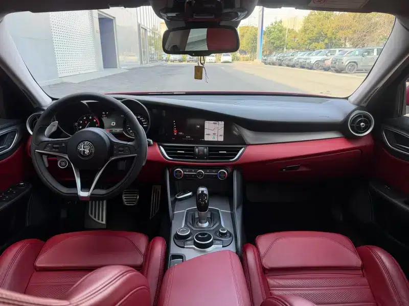 Giulia Juliet 2017 2.0T 280HP Luxury Sport Edition — миниатюра 8