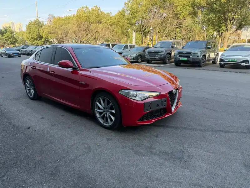 Giulia Juliet 2017 2.0T 280HP Luxury Edition — миниатюра 3