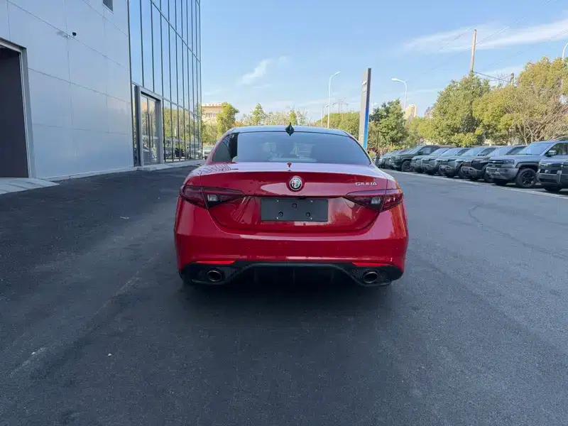 Giulia Juliet 2017 2.0T 280HP Luxury Edition — миниатюра 5