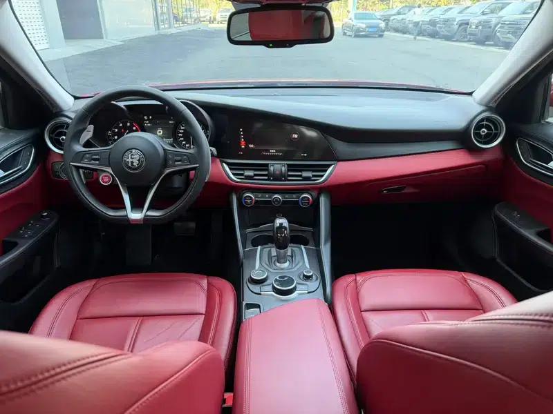 Giulia Juliet 2017 2.0T 280HP Luxury Edition — миниатюра 8