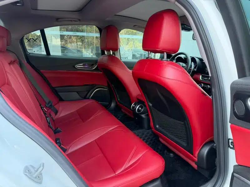 Giulia Juliet 2020 2.0T 280HP Dark Night Phantom Limited Edition — миниатюра 12