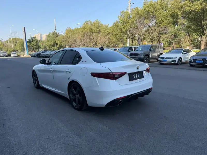 Giulia Juliet 2020 2.0T 280HP Dark Night Phantom Limited Edition — миниатюра 4