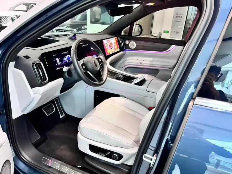 Wenjie M9 2024 Ultra Range Extended 6-Seater — миниатюра 8