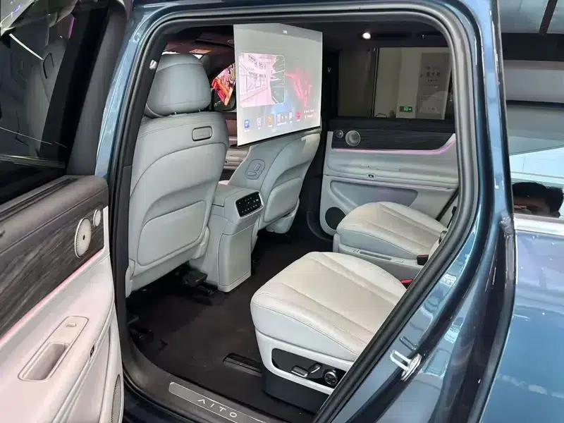Wenjie M9 2024 Ultra Range Extended 6-Seater — миниатюра 9