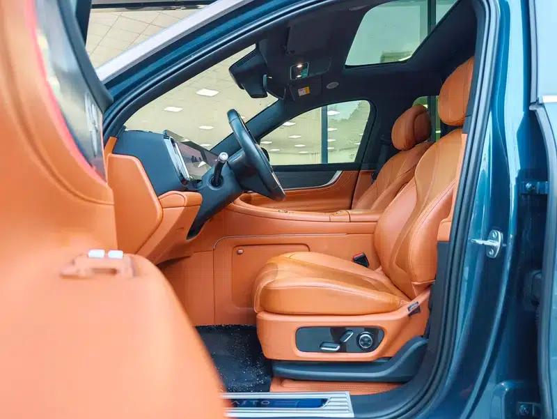 Wenjie M9 2024 Ultra Range Extended 6-Seater — миниатюра 8