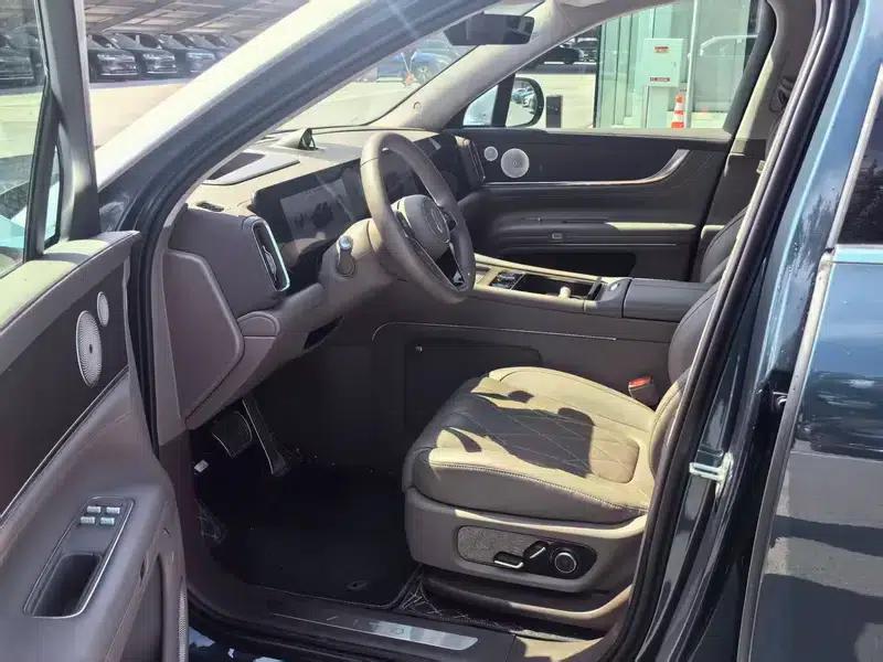 Wenjie M9 2024 Extended Range Ultra 5-Seater — миниатюра 11