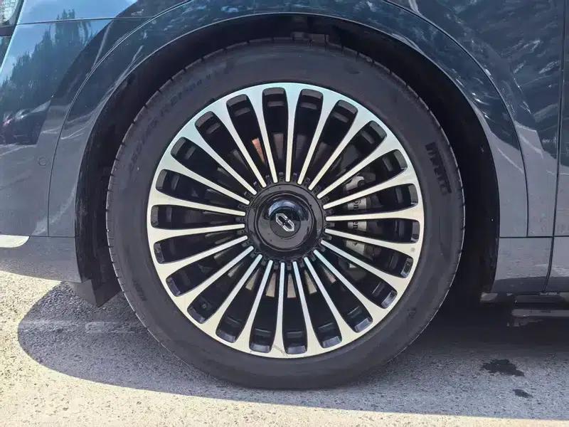 Wenjie M9 2024 Extended Range Ultra 5-Seater — миниатюра 8