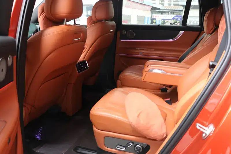 Wenjie M9 2024 Ultra Range Extended 6-Seater — миниатюра 11