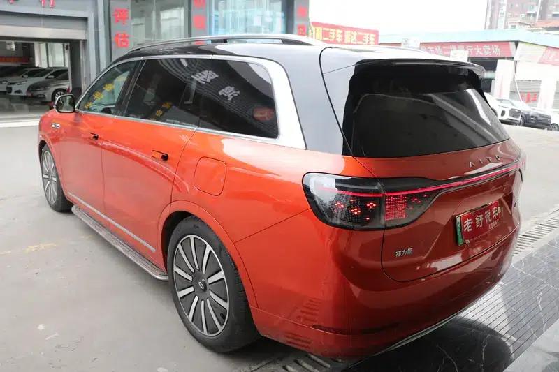 Wenjie M9 2024 Ultra Range Extended 6-Seater — миниатюра 4