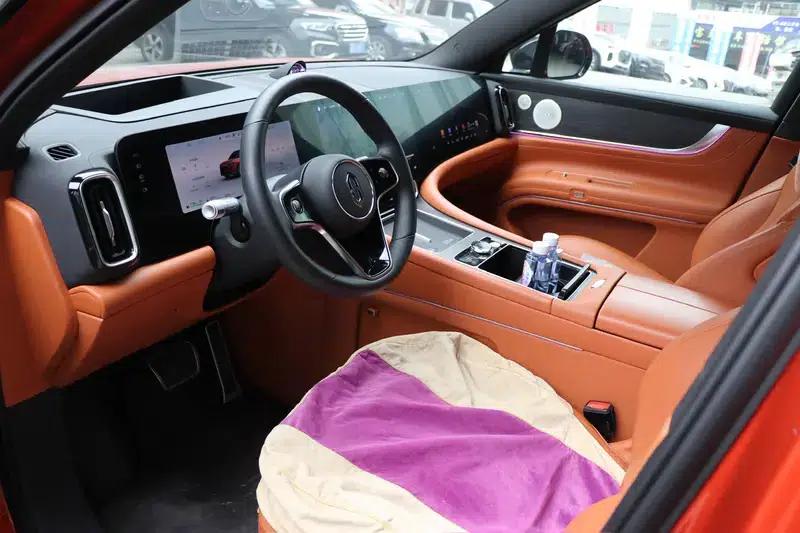 Wenjie M9 2024 Ultra Range Extended 6-Seater — миниатюра 10