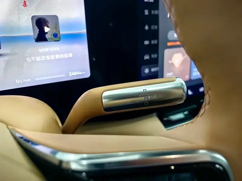 Wenjie M8 2025 Extended Range Ultra 6-Seat 4WD (192-line LiDAR) — миниатюра 15
