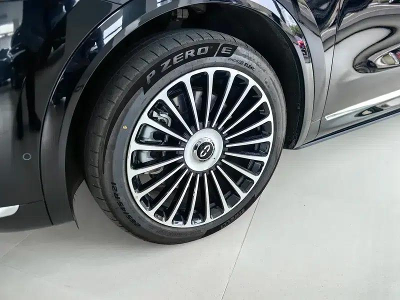 Wenjie M8 2025 Extended Range Ultra 6-Seat 4WD (192-line LiDAR) — миниатюра 8