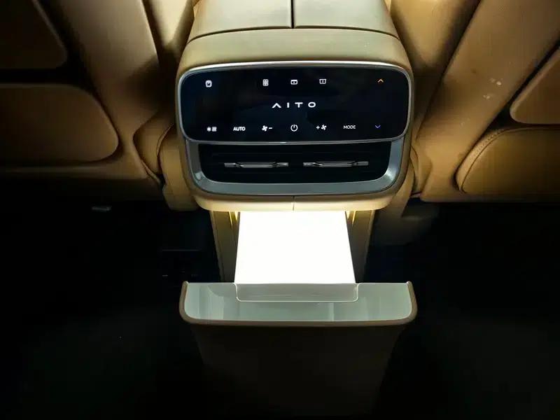 Wenjie M8 2025 Extended Range Ultra 6-Seat 4WD (192-line LiDAR) — миниатюра 9