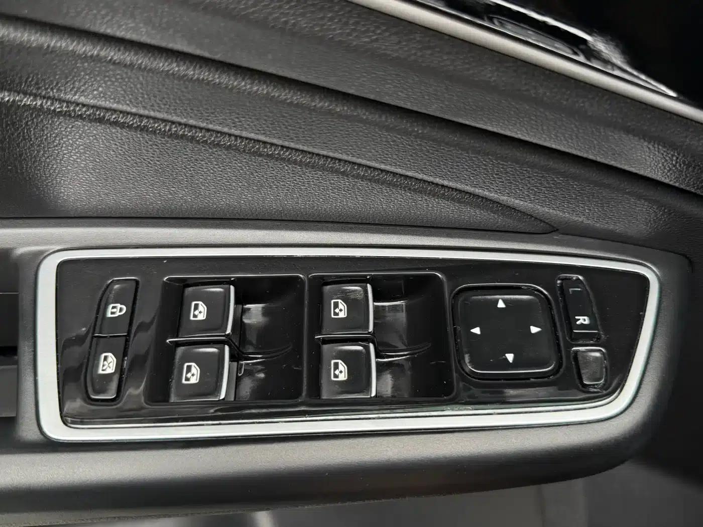 Jetta VS5 2022 280TSI Manual Entry-Level Pro — миниатюра 17