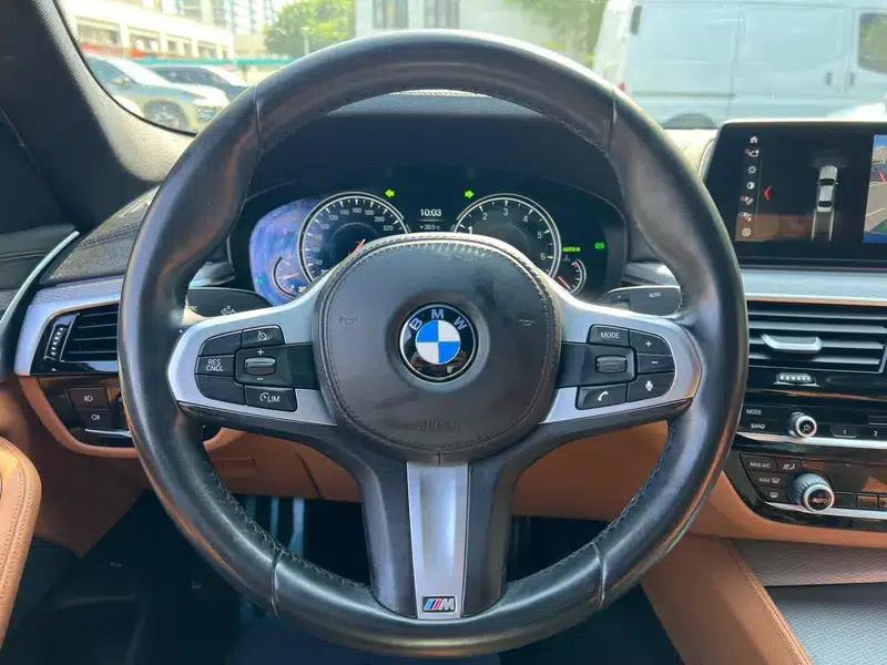 2018 BMW 5 Series (Imported) 525i M Sport Package — миниатюра 16