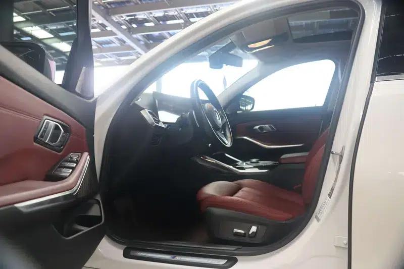 2023 BMW 3 Series 320i M Sport Package — миниатюра 16