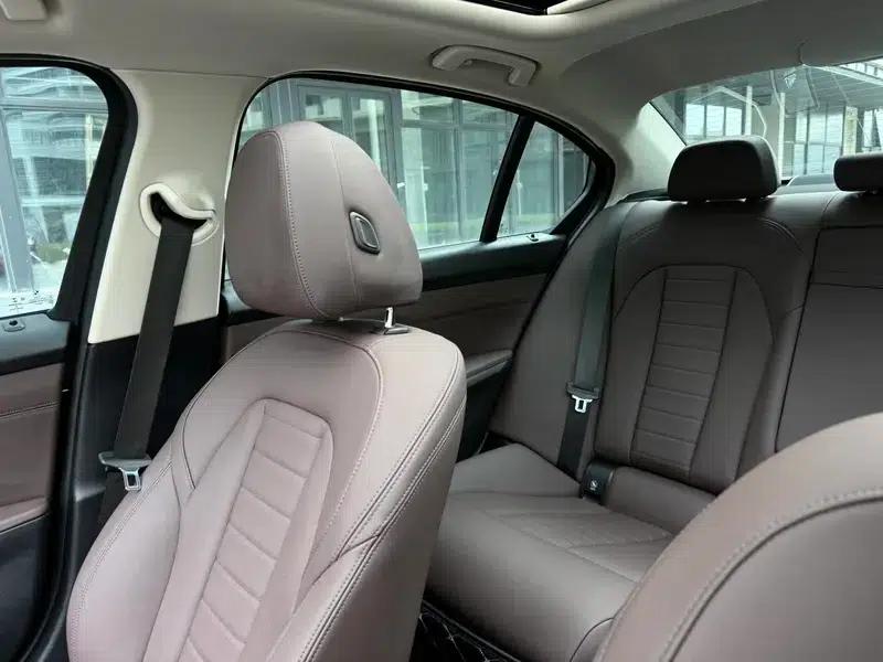 2021 BMW 3 Series 325Li M Sport Shadow Edition — миниатюра 30