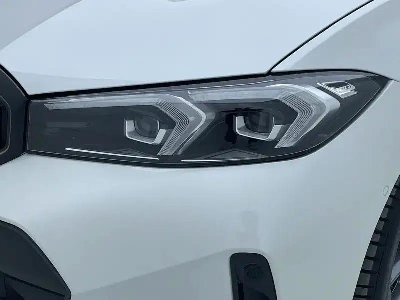 2025 BMW 3 Series 330i M Sport Shadow Edition — миниатюра 12