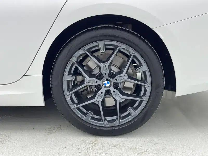 2025 BMW 3 Series 330i M Sport Shadow Edition — миниатюра 9