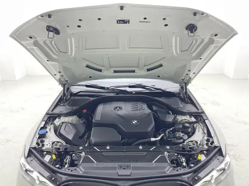 2025 BMW 3 Series 330i M Sport Shadow Edition — миниатюра 10
