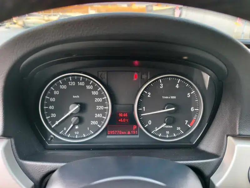 BMW 3 Series 2011 318i Leading Edition — миниатюра 14
