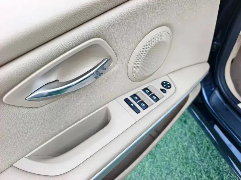 BMW 3 Series 2011 318i Leading Edition — миниатюра 22