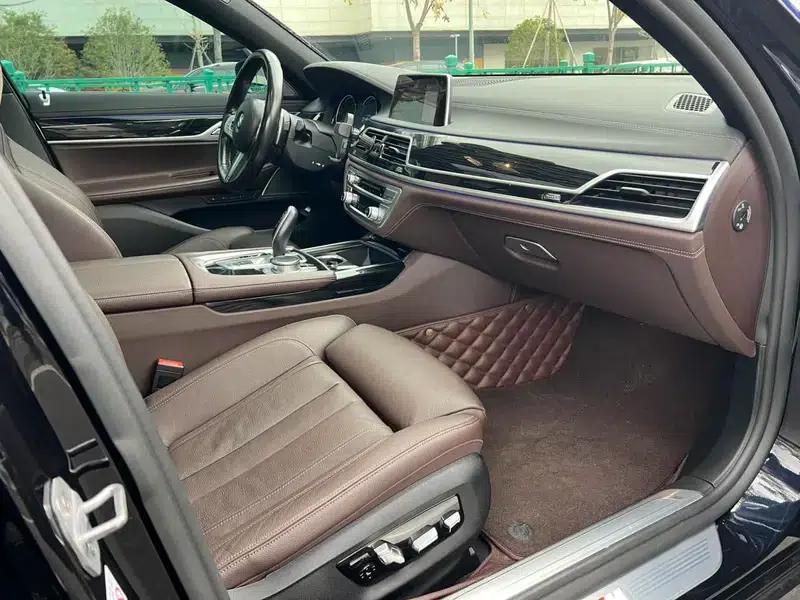 2018 BMW 7 Series 730Li Leading Edition M Sport Package — миниатюра 13