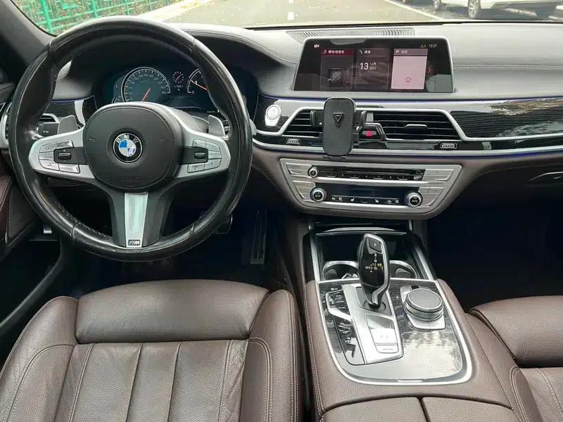 2018 BMW 7 Series 730Li Leading Edition M Sport Package — миниатюра 10