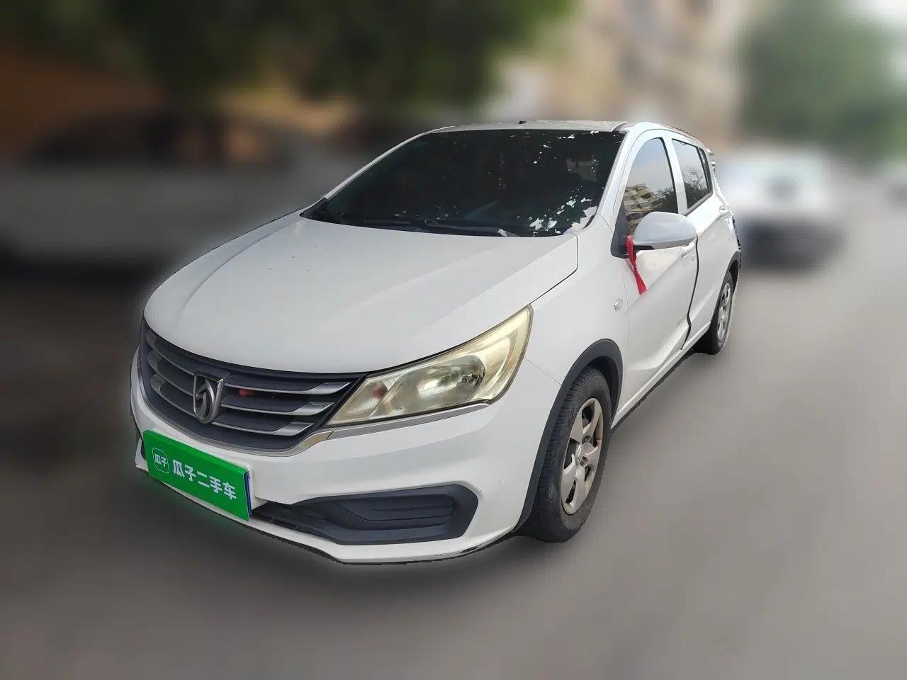 Baojun 310 2016 1.2L manual Comfort trim level — миниатюра 1