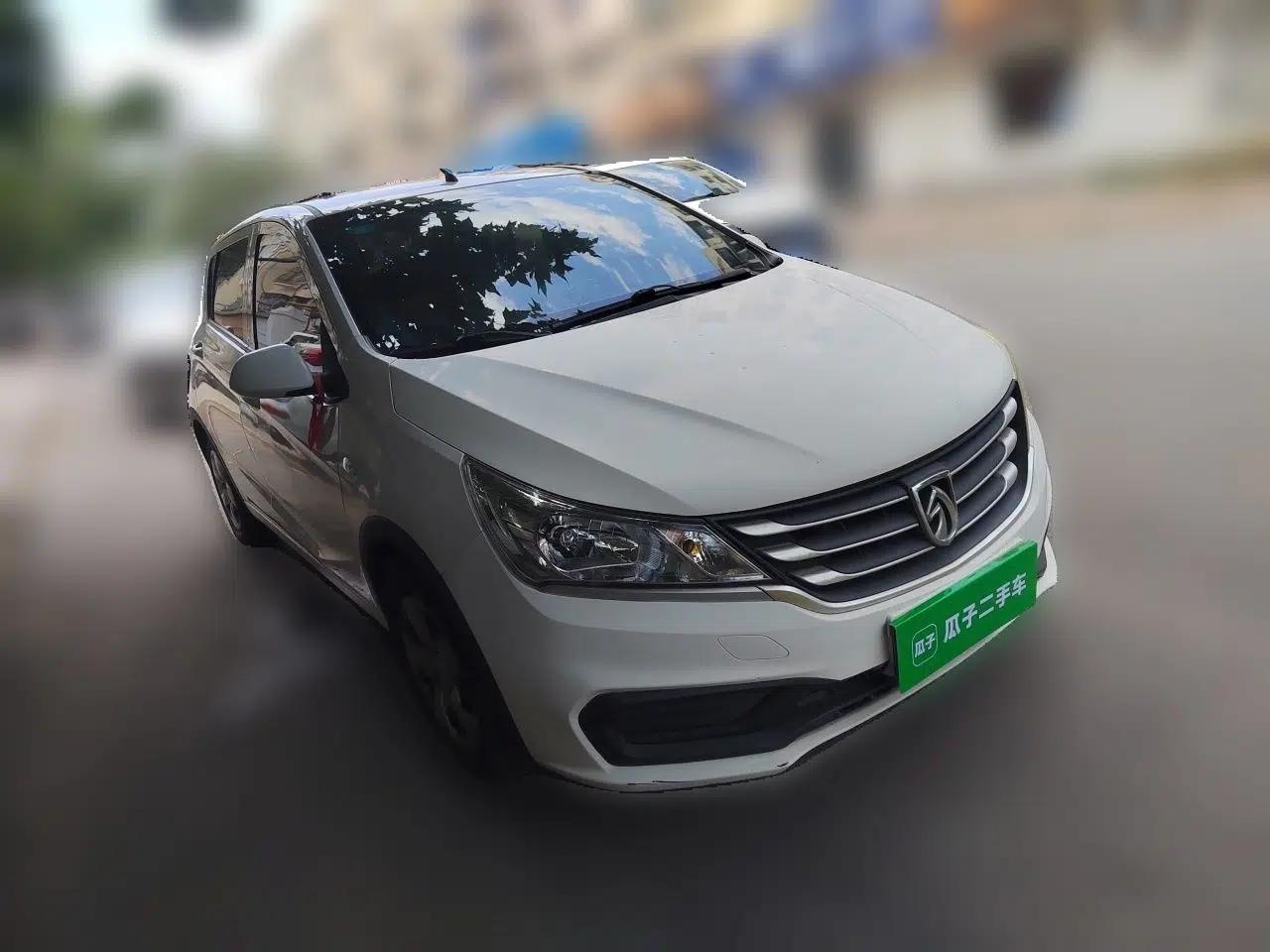 Baojun 310 2016 1.2L manual Comfort trim level — миниатюра 3