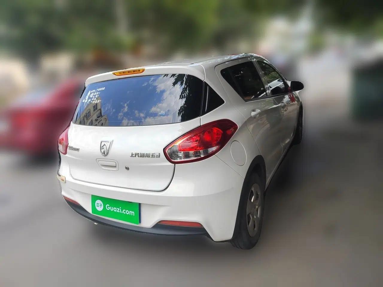 Baojun 310 2016 1.2L manual Comfort trim level — миниатюра 6