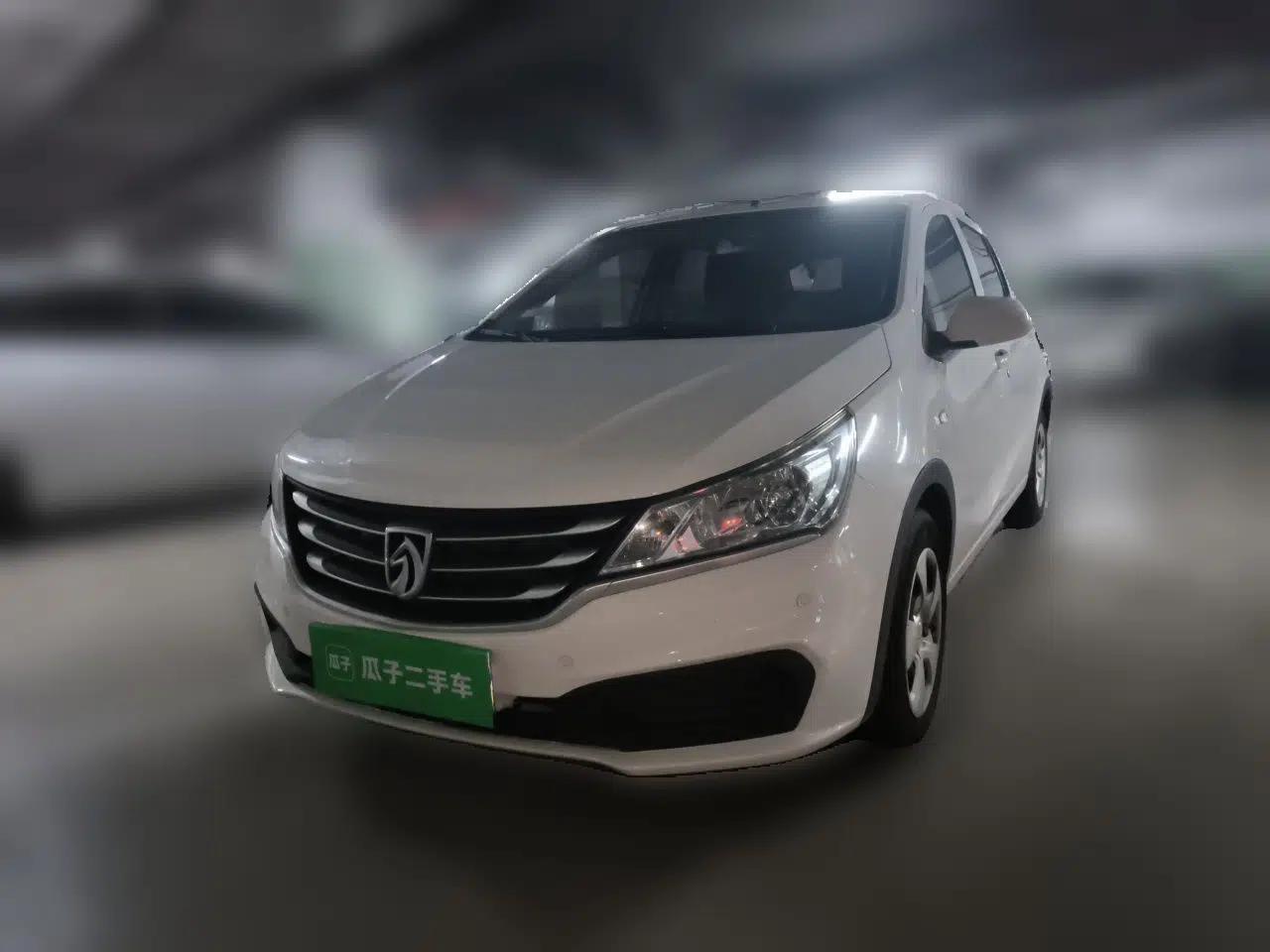 Baojun 310 2016 1.2L manual Comfort trim level — миниатюра 1
