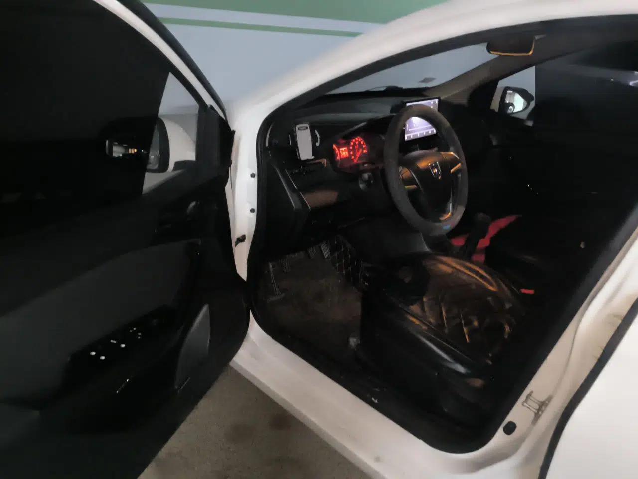 Baojun 310 2016 1.2L manual Comfort trim level — миниатюра 16