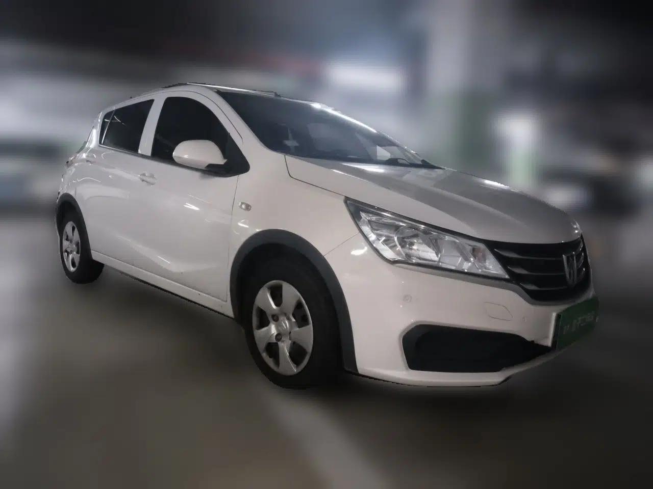 Baojun 310 2016 1.2L manual Comfort trim level — миниатюра 3