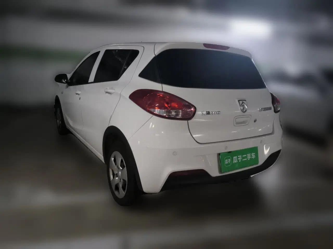 Baojun 310 2016 1.2L manual Comfort trim level — миниатюра 4