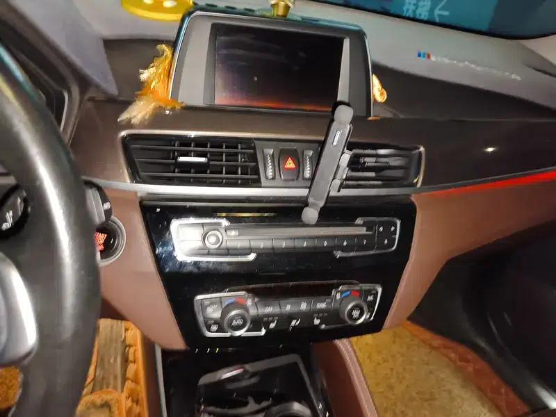 BMW X1 2018 sDrive20Li Leading Edition — миниатюра 12