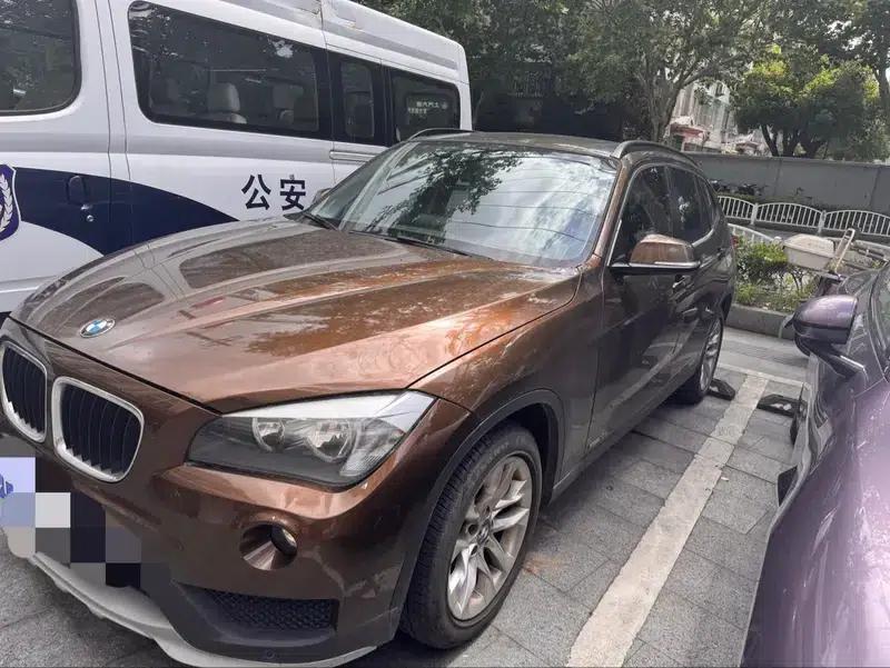 BMW X1 2015 sDrive18i Fashion Upgrade Edition — миниатюра 1