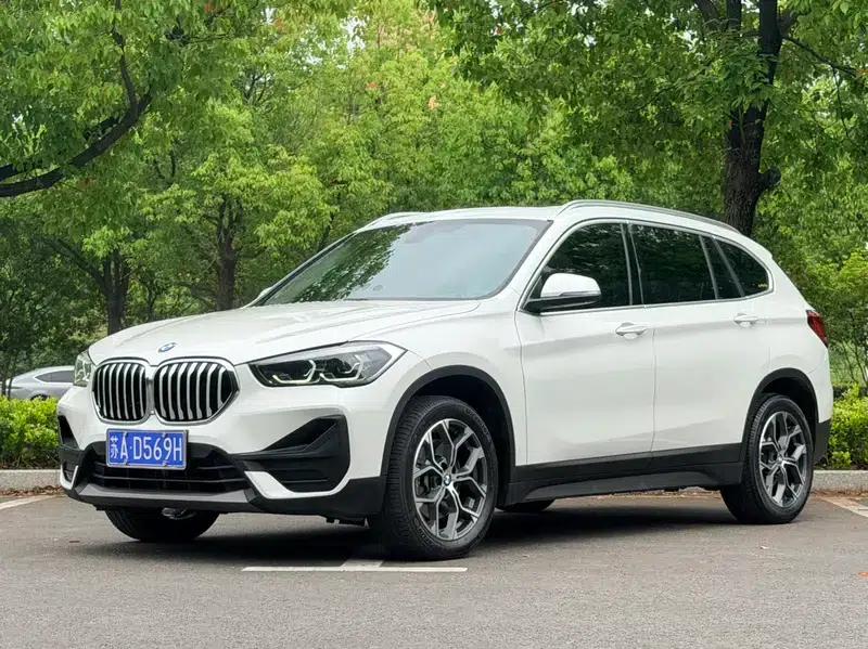 BMW X1 2021 sDrive25Li Leading Edition — миниатюра 1