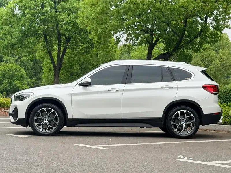 BMW X1 2021 sDrive25Li Leading Edition — миниатюра 3
