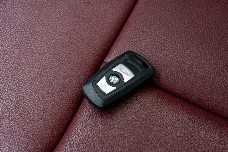 BMW 1 Series (Imported) 2018 118i Leading Edition — миниатюра 11