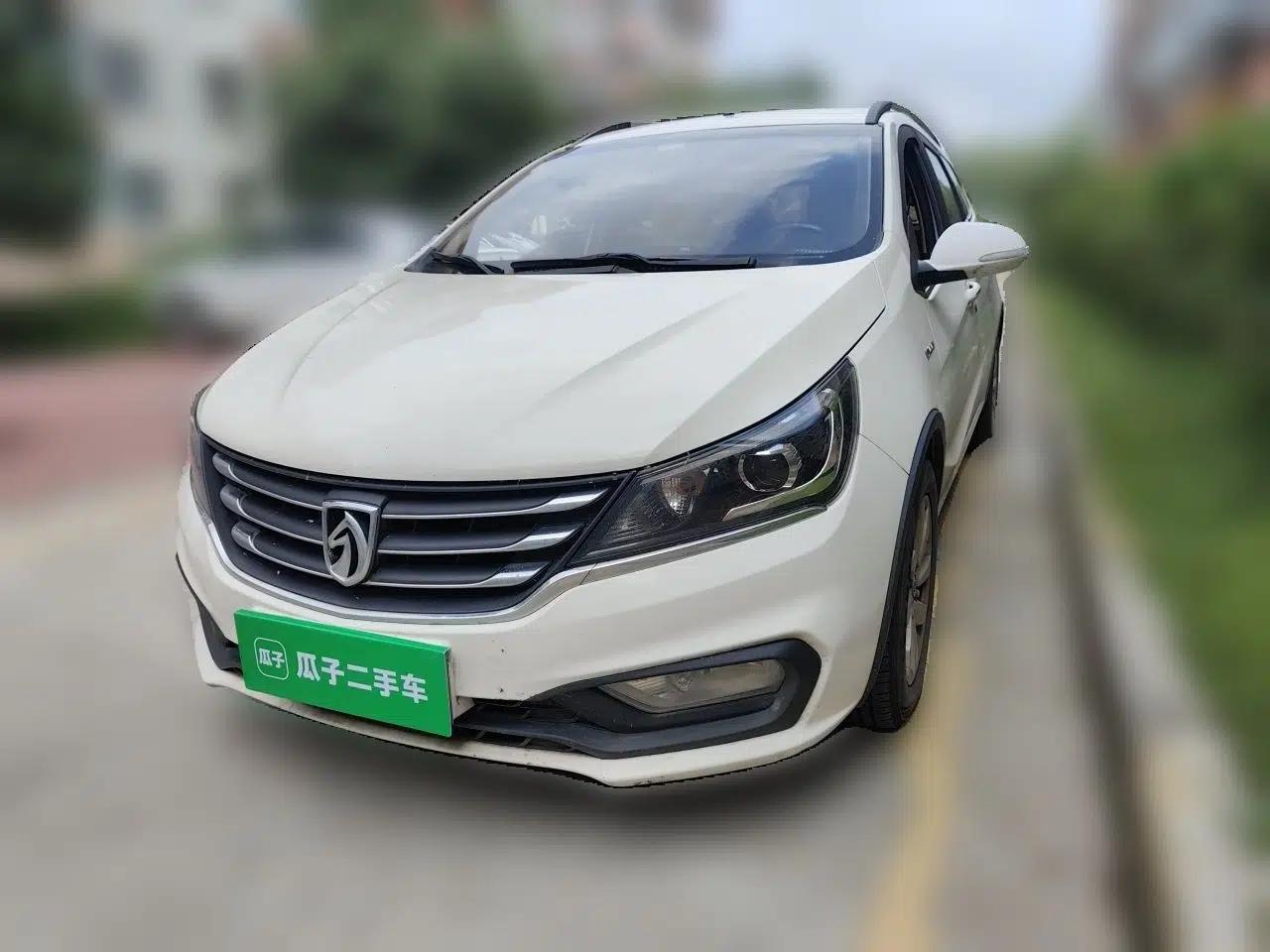 Baojun 310W 2017 1.5L Manual Luxury Edition China V — миниатюра 1