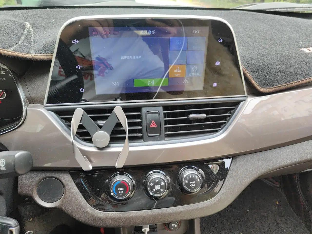 Baojun 310W 2017 1.5L Manual Luxury Edition China V — миниатюра 13