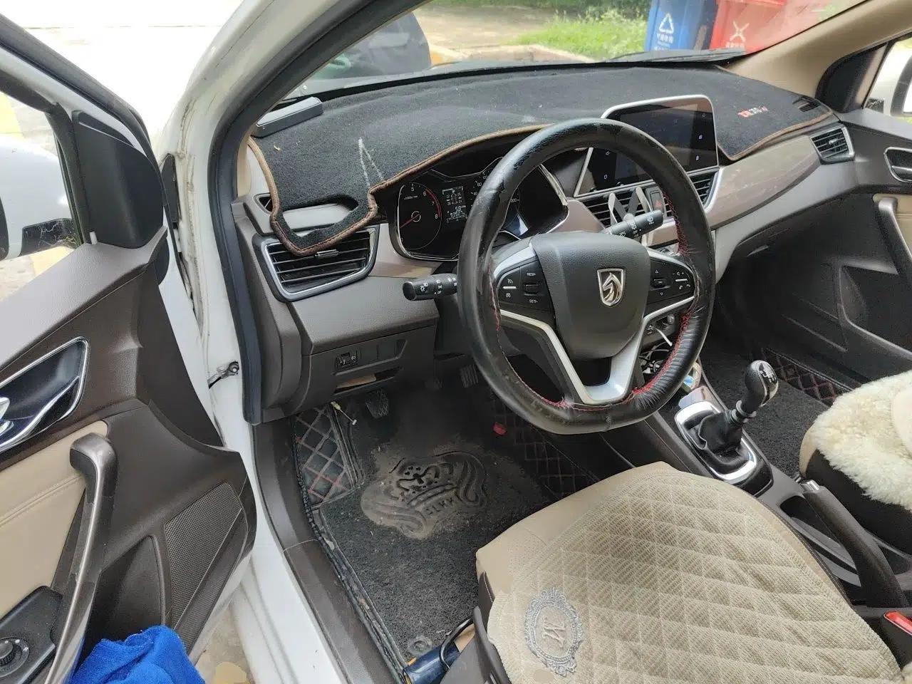 Baojun 310W 2017 1.5L Manual Luxury Edition China V — миниатюра 16