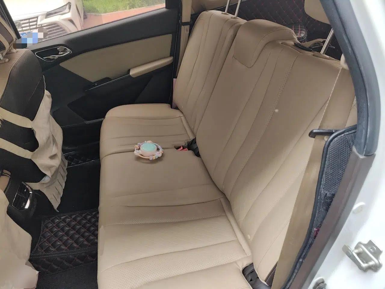 Baojun 310W 2017 1.5L Manual Luxury Edition China V — миниатюра 17